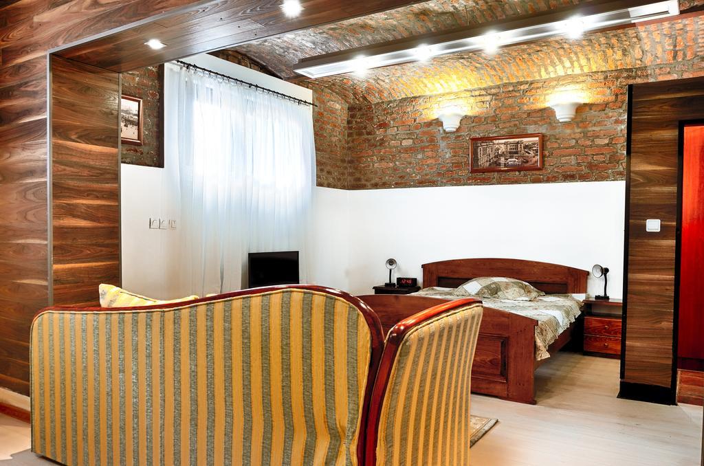 Studio 600 Belgrade Room photo